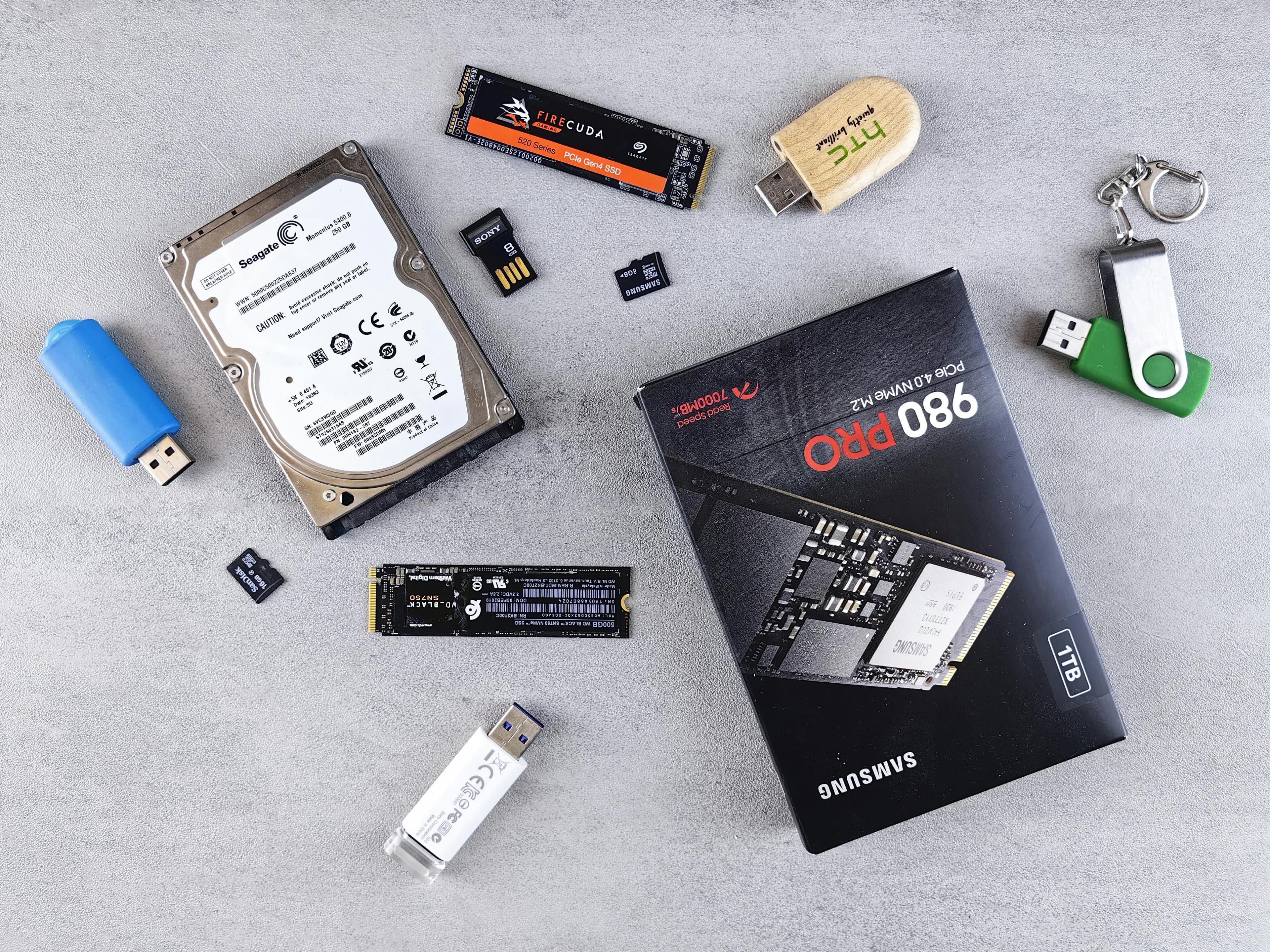 Enterprise flash and SSD storage representing the active data tier