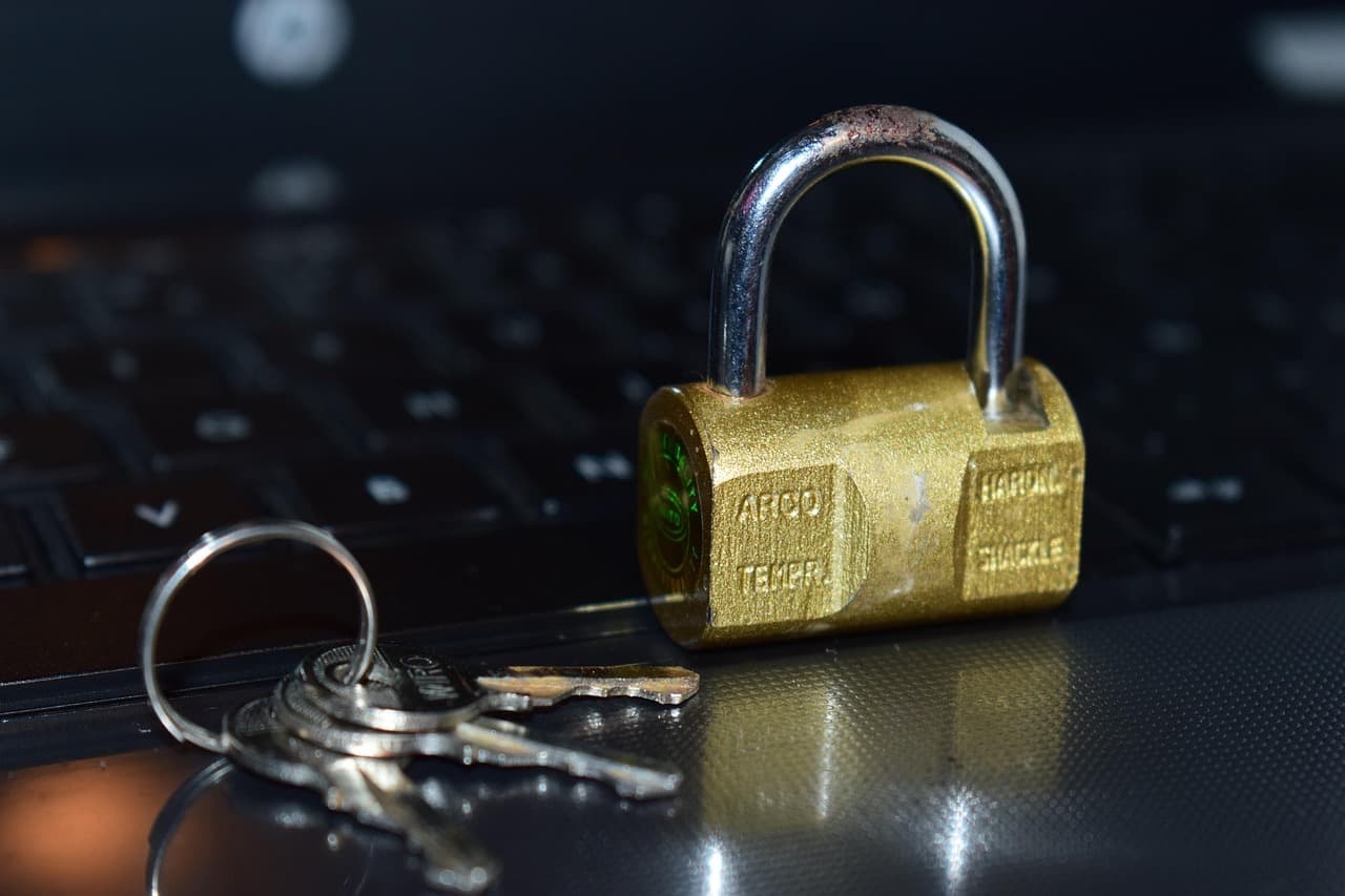 Padlock and keys on a keyboard representing air-gapped data protection